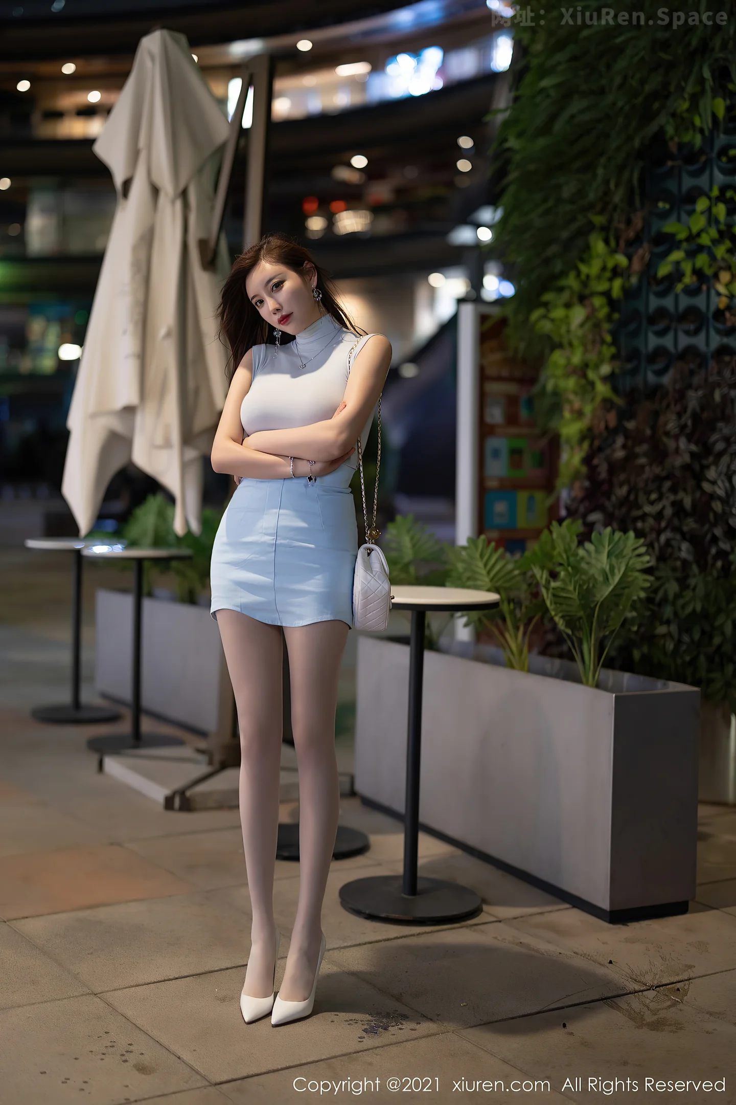 图片[3]-[XiuRen秀人网]VOL.3520 女神杨晨晨Yome真空服饰街拍+私房半脱秀惹火身材诱惑写真90P-秀人网官方网站